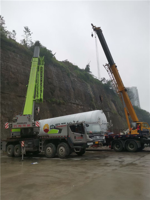 上高县“不怕风雨冻”—— 吊车的 “恶劣环境适应” 技术